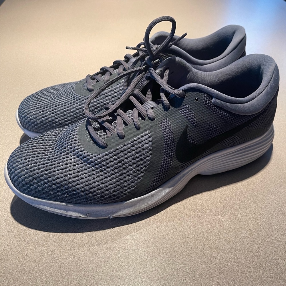Nike Tennis Shoes